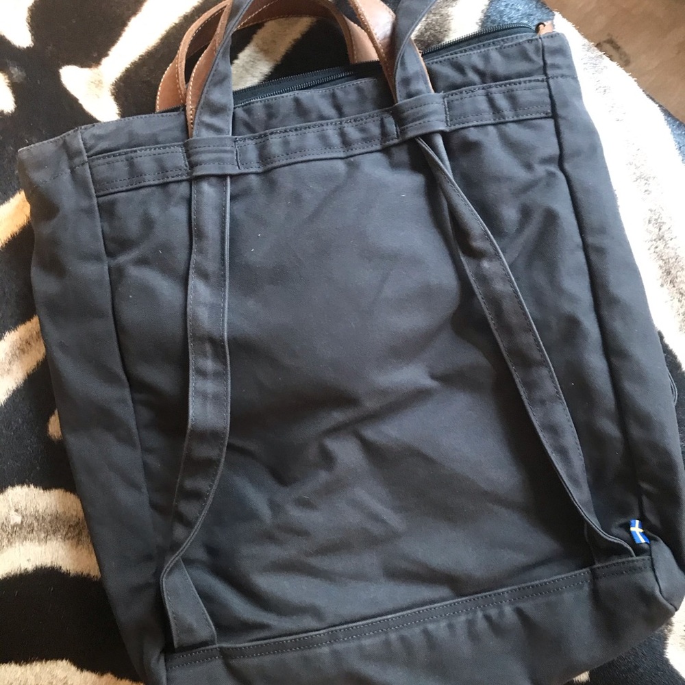 Fjallraven tote no 1 black converts to backpack - Picture 5 of 7